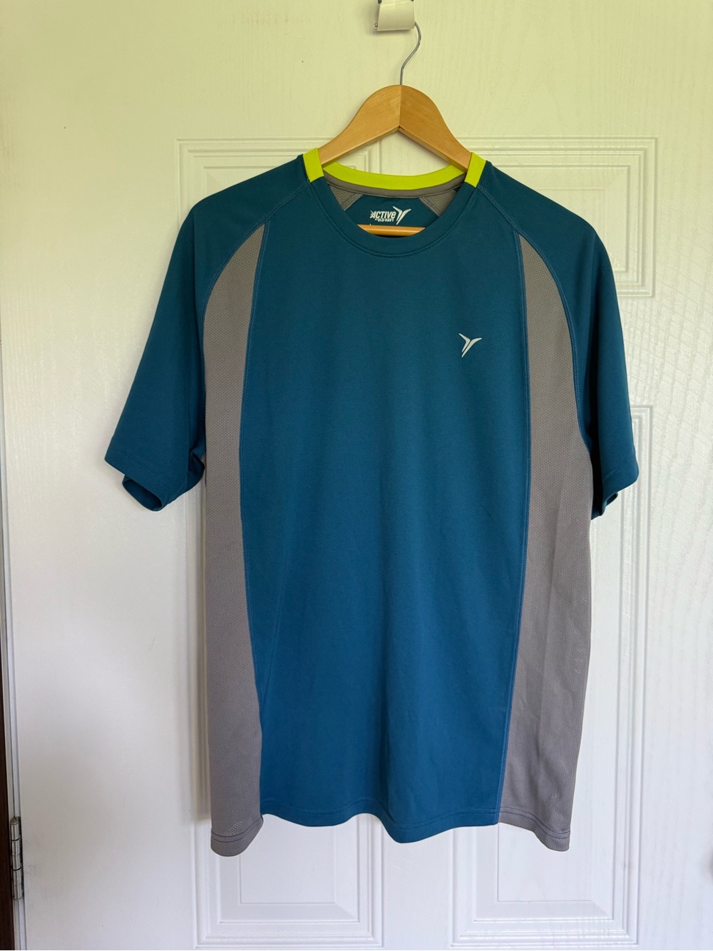 2 for $15 sale: Old navy active gray blue performance t-shirt - L